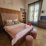 Rose *